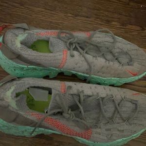 Grey and mint green Nike shoes 9.5 M great condition
